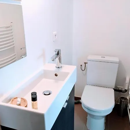 Entier Ou A Partager Dans Maison Familiale A Malmaison, Proche De Paris La Defense Homestay *