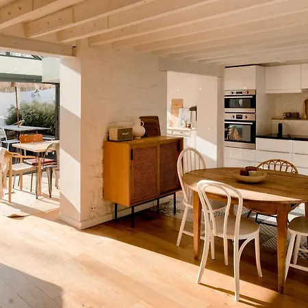 Entier Ou A Partager Dans Maison Familiale A Malmaison, Proche De Paris La Defense Homestay Rueil-Malmaison