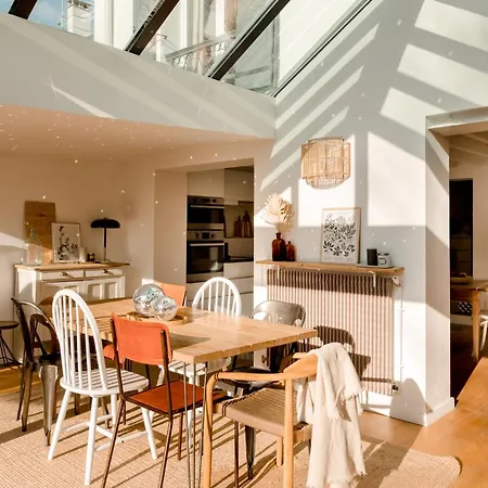 Entier Ou A Partager Dans Maison Familiale A Malmaison, Proche De Paris La Defense ホームステイ