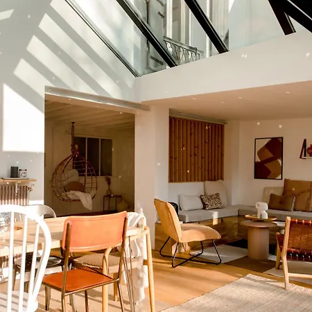 Homestay Entier Ou A Partager Dans Maison Familiale A Malmaison, Proche De Paris La Defense Rueil-Malmaison