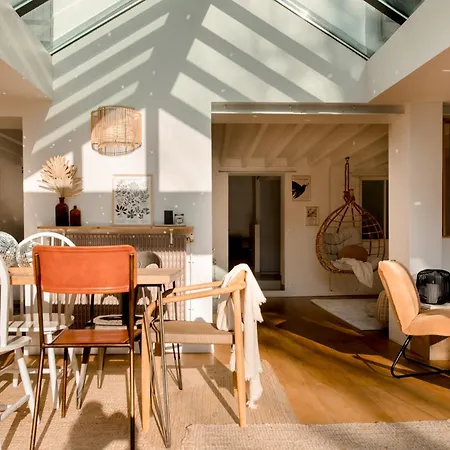 Entier Ou A Partager Dans Maison Familiale A Malmaison, Proche De Paris La Defense ホームステイ