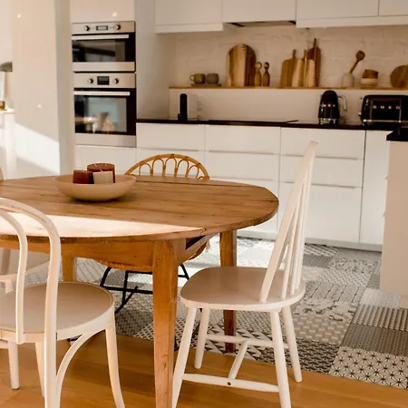 Homestay Entier Ou A Partager Dans Maison Familiale A Malmaison, Proche De Paris La Defense