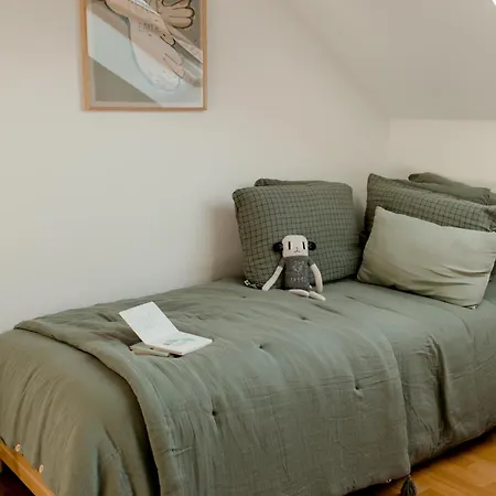 Homestay Entier Ou A Partager Dans Maison Familiale A Malmaison, Proche De Paris La Defense