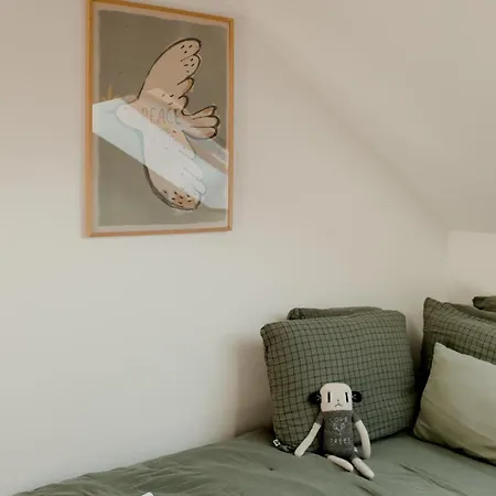 Entier Ou A Partager Dans Maison Familiale A Malmaison, Proche De Paris La Defense ホームステイ *