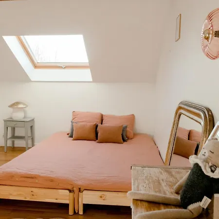 Entier Ou A Partager Dans Maison Familiale A Malmaison, Proche De Paris La Defense Homestay