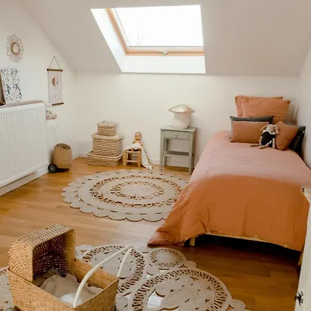 Entier Ou A Partager Dans Maison Familiale A Malmaison, Proche De Paris La Defense Homestay Rueil-Malmaison