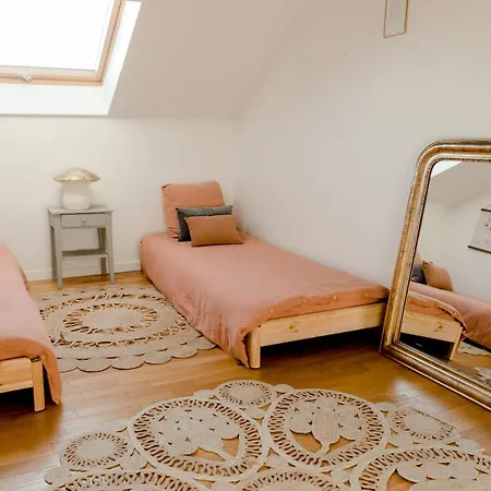 Homestay Entier Ou A Partager Dans Maison Familiale A Malmaison, Proche De Paris La Defense Rueil-Malmaison