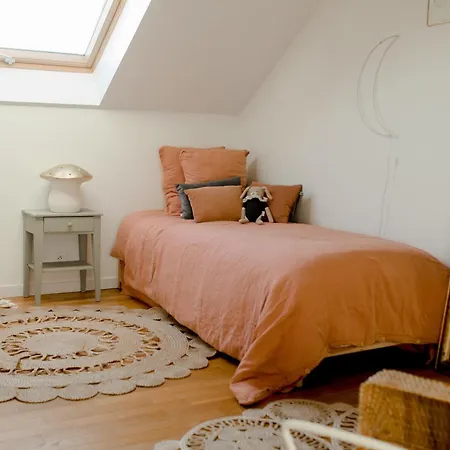 Entier Ou A Partager Dans Maison Familiale A Malmaison, Proche De Paris La Defense Homestay *
