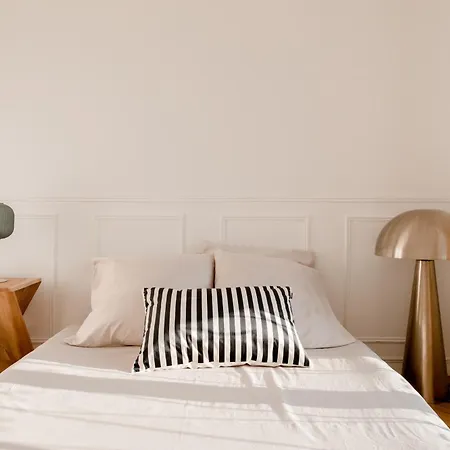 Homestay Entier Ou A Partager Dans Maison Familiale A Malmaison, Proche De Paris La Defense *