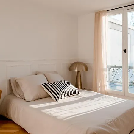Entier Ou A Partager Dans Maison Familiale A Malmaison, Proche De Paris La Defense Homestay