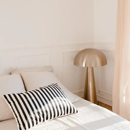 ホームステイ Entier Ou A Partager Dans Maison Familiale A Malmaison, Proche De Paris La Defense *